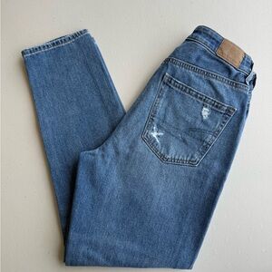 Women’s American Eagle Light Blue Comfort Stretch Waistband Ripped Mom Jeans